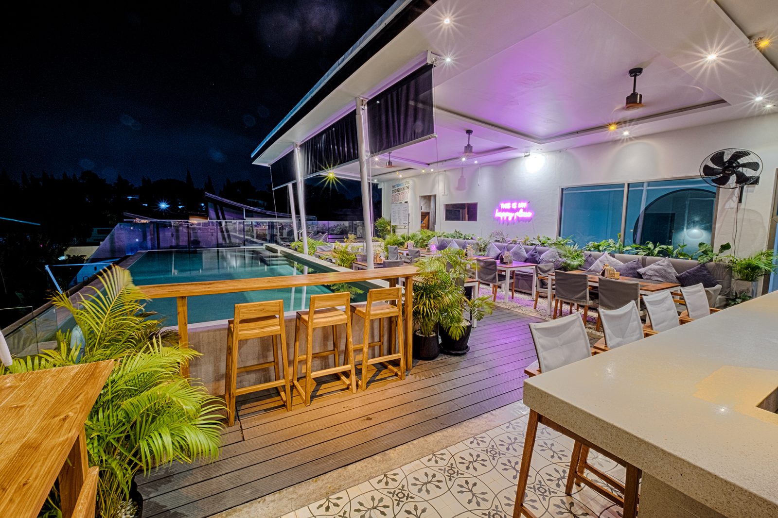 Night Cafe Phuket Action Point